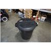 Image 2 : BLACK 33 GALLON GARBAGE CAN WITH LID