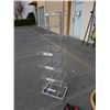 Image 1 : 5.5 foot wire display rack