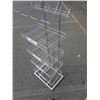 Image 3 : 5.5 foot wire display rack