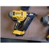 Image 2 : 4 DEWALT CORDLESS 10V NAIL GUNS