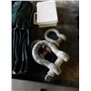 Image 2 : Lot of new green work gloves, 3 shackles and Case