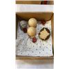 Image 2 : 3 marble orbs with stands and agate crystal