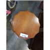 Image 2 : SMALL MAPLE PARLOUR TABLE