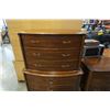 Image 2 : 6 DRAWER VICTORIAVILLE  BOWED FRONT DRESSER