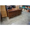 Image 1 : 9 DRAWER BOWED FRONT DRESSER