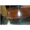 Image 2 : 9 DRAWER BOWED FRONT DRESSER
