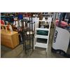 Image 2 : BLACK AND WHITE METAL SHELVES