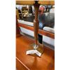 Image 2 : VINTAGE MCM WOOD TABLE LAMP