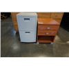 Image 2 : ROLLING 2 DRAWER STAND AND 2 DRAWER NIGHTSTAND