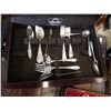 Image 2 : 2 canteens of cutlery