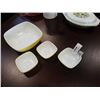 Image 2 : 4 SQUARE YELLOW PYREX BOWLS