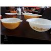 Image 2 : 5 PIECES VINTAGE PYREX - 3 PIECE BOWL SET AND 2 OTHERS