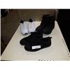 Image 1 : 3 pairs of as new athletic shoes size11
