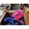 Image 2 : BOX OF NEW SANDALS