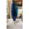 Image 2 : LOT OF ART GLASS AND HAND PAINTED GLASS VASES