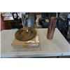 Image 1 : 4 BOMBAY PEWTER CHARGER PLATES AND COPPER VASE
