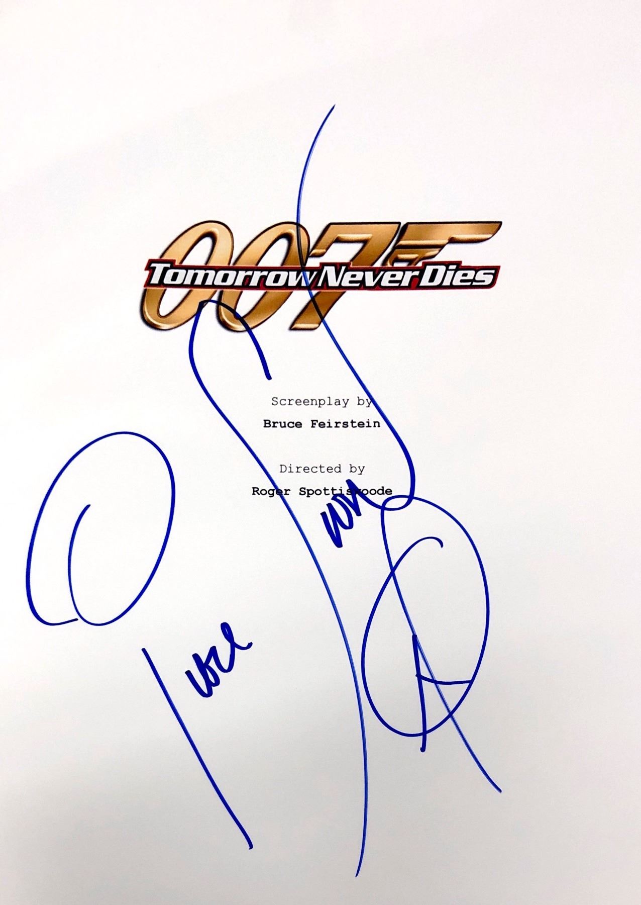 007 Script Pierce Brosnan Autograph Signed James Bond 007 Script Cover