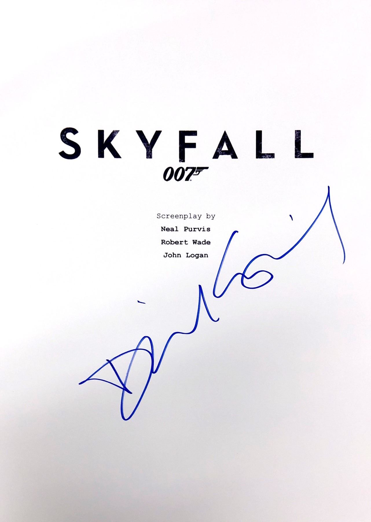 007 Script Daniel Craig Autograph Signed James Bond 007 Script Cover