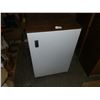 Image 1 : Mini Fridge