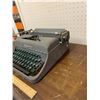 Image 3 : VINTAGE SPEEDWRITER TYPEWRITER