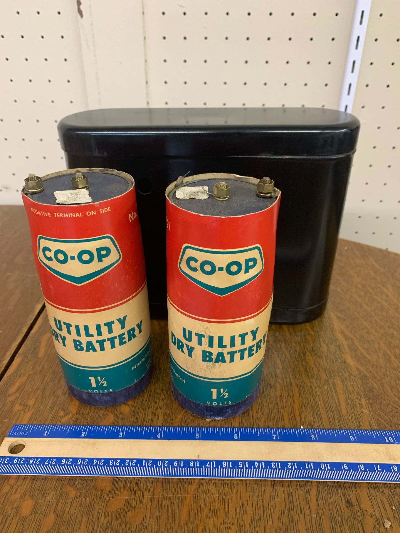 ANTIQUE COOP BATTERIES AND NORTHERN ELECTRIC CASE