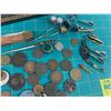 Image 3 : CIGAR BOX FULL OF SMALLS COINS CUFFLINKS ETC