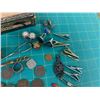 Image 4 : CIGAR BOX FULL OF SMALLS COINS CUFFLINKS ETC