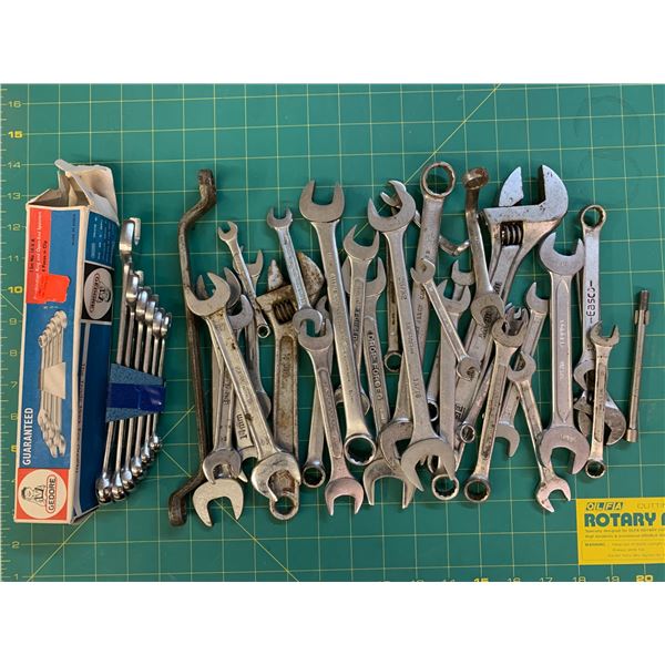 LOT OF WRENCHES
