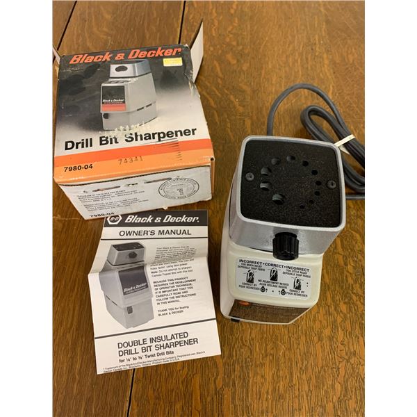 BLACK AND DECKER DRILL BIT SHARPER RUNS GOOD