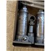 Image 2 : 2 x 2 TON BOTTLE JACKS