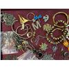 Image 5 : MISC JEWELRY LOT VINTAGE ESTATE COSTUME ETC