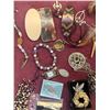 Image 3 : MISC JEWELRY LOT VINTAGE ESTATE COSTUME ETC