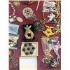 Image 5 : MISC JEWELRY LOT VINTAGE ESTATE COSTUME ETC