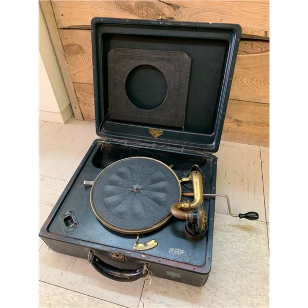 ANTIQUE PORTABLE VICTROLA GRAMOPHONE
