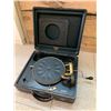 Image 1 : ANTIQUE PORTABLE VICTROLA GRAMOPHONE