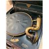 Image 6 : ANTIQUE PORTABLE VICTROLA GRAMOPHONE