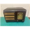 Image 1 : ANTIQUE PHILCO BATTERY OP RADIO