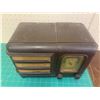 Image 5 : ANTIQUE PHILCO BATTERY OP RADIO