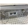 Image 3 : VINTAGE CANDLE TAPE PLAYER RADIO BOOM BOX POWERS ON