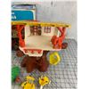 Image 2 : VINTAGE ROMPER ROOM WEEBLES TREE HOUSE TOY WITH BOX