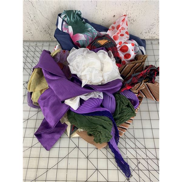 LOT OF VINTAGE SCARVES