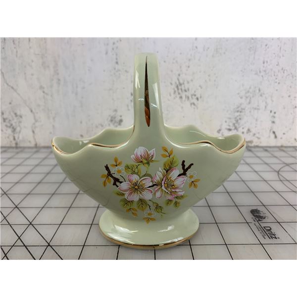 SADDLER ENGLAND BASKET VASE