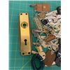 Image 2 : LOT OF KEYS KEYCHAINS ETC