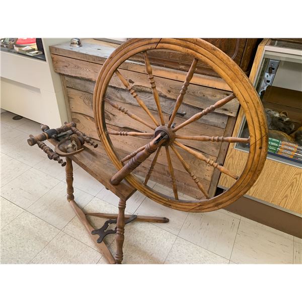 ANTIQUE SPINNING WHEEL STANDS 42.5" TALL
