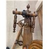 Image 4 : ANTIQUE SPINNING WHEEL STANDS 42.5" TALL