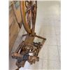 Image 5 : ANTIQUE SPINNING WHEEL STANDS 42.5" TALL