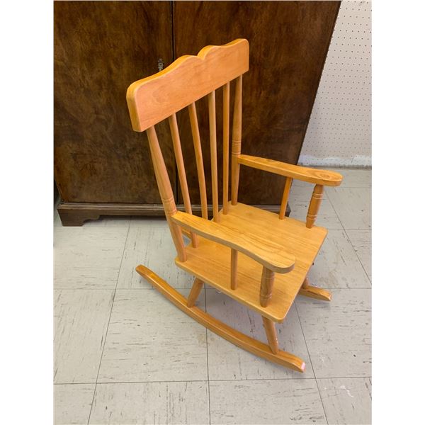 CHILDREN'S ROCKING CHAIR
