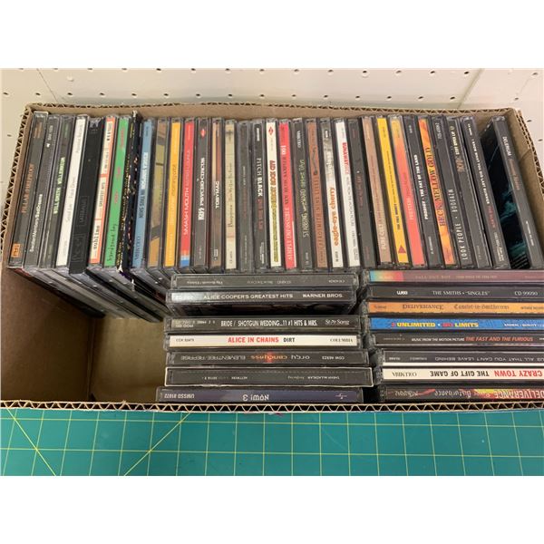 LOT OF 46 CDS KISS AC/DC ALICE COOPER