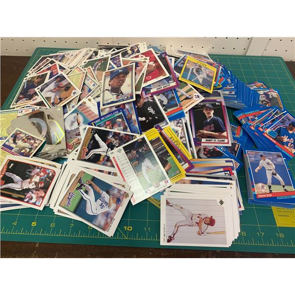 LOT OF BASEBALL CARDS 80s 90s