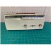 Image 1 : VINTAGE CHANNEL MASTER TRANSISTOR RADIO
